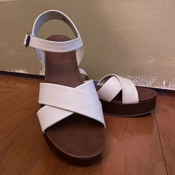 Womens Universal Thread Sandles - Picture 2 of 2